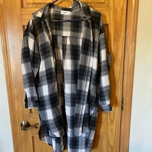 Carly Jean Los Angeles long plaid cardigan. Size small.